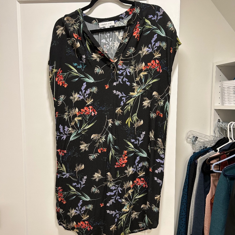 Amour Vert black shift dress